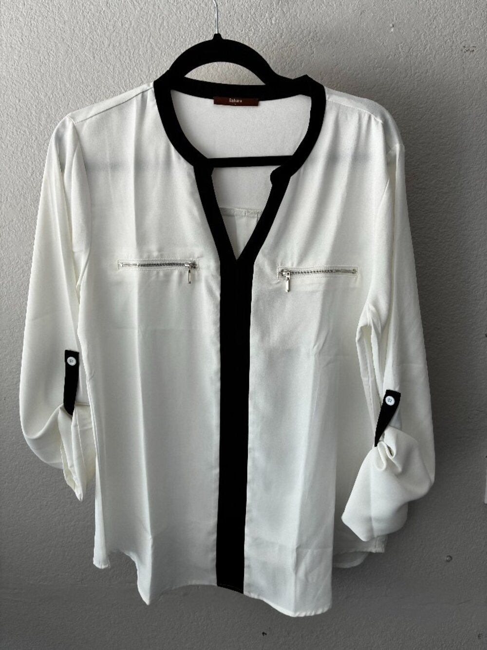 Gaharu top white with black trim